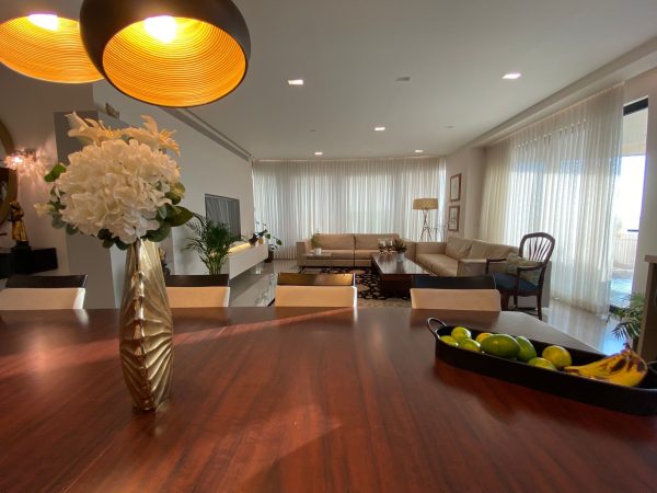 Property 1336  In a luxurious Complex